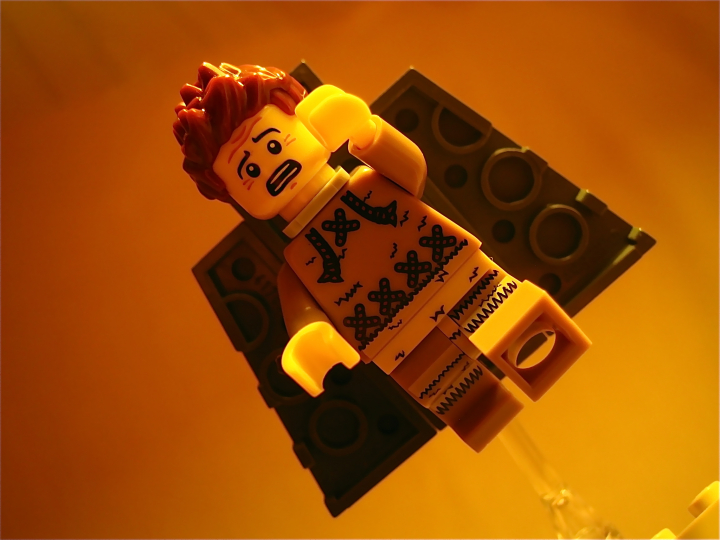 LEGO MOC - Because we can! - 'Flying monk': у бедняги вся жизнь перед глазами промелькнула.