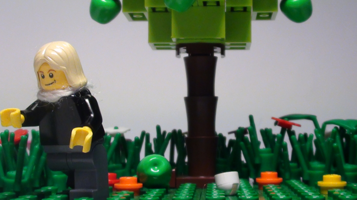 LEGO MOC - Because we can! - Newton's Apple: И он побежал записывать закон всемирного тяготения.