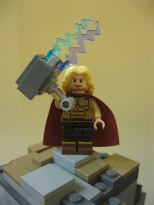 LEGO MOC - Heroes and villians - Mighty Thor vs The Cave Reptile