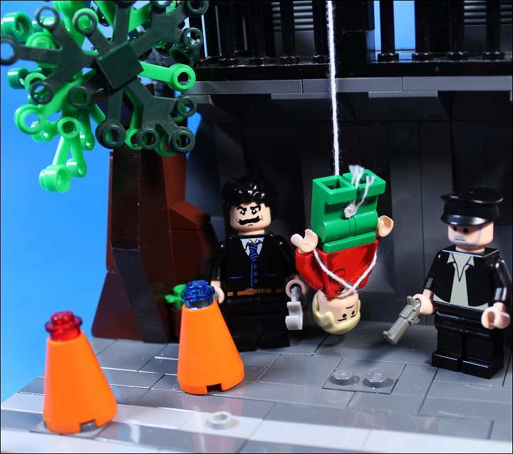 LEGO MOC - Heroes and villians - Killer has been punished.