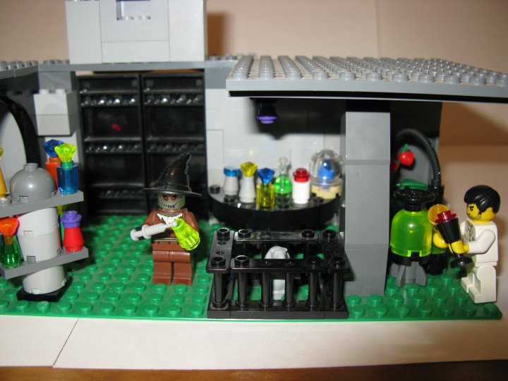 LEGO MOC - Heroes and villians - In laboratory