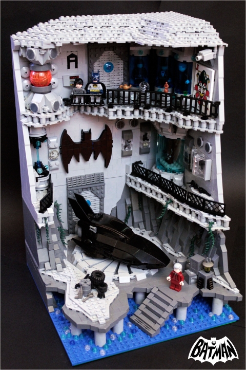 LEGO MOC - Heroes and villians - Batcave: The Batcave. Знаменитая пещера, находящаяся под поместьем Уэйнов. В моей интерпретации в пещере располагается три уровня с выходом в водное пространство.  