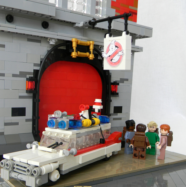 LEGO MOC - Heroes and villians - Ghostbuster's firehouse!: Знаменитая машина охотников за привидениями - ECTO-1