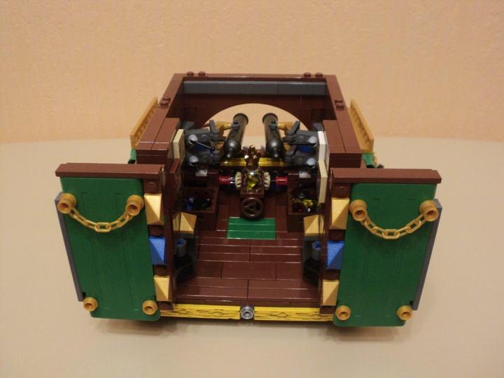 LEGO MOC - Steampunk Machine - Вездеход-сборщик алмазов: вид изнутри