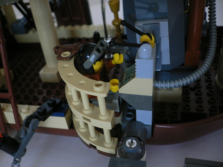 LEGO MOC - Steampunk Machine - Flying Steamship: Паропулеметчик хорошо защищен сбоку и сверху - ведь у него есть пилотный шлем!
