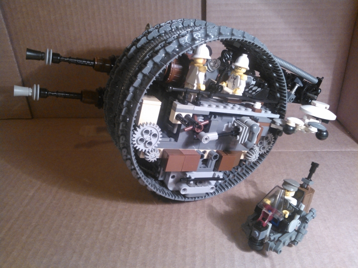 LEGO MOC - Steampunk Machine - Shock self-propelled gun: Отделяющийся боевой модуль в сложенном состоянии.