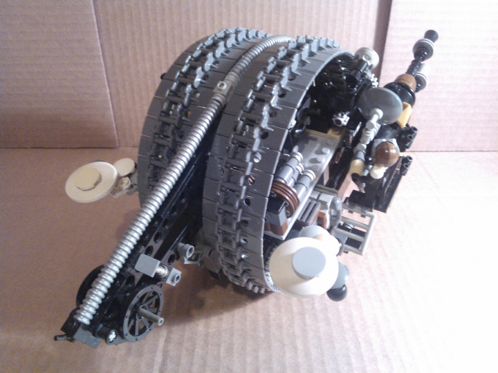 LEGO MOC - Steampunk Machine - Shock self-propelled gun: пушка имеет углы наводки -40 +200 градусов.
