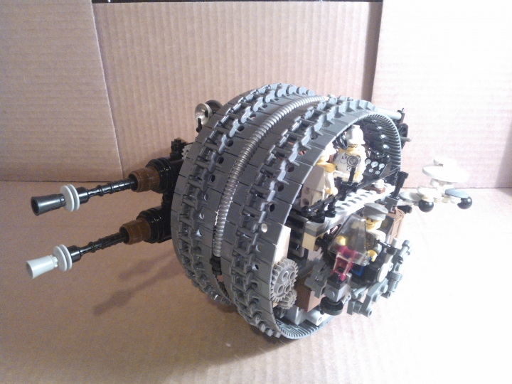 LEGO MOC - Steampunk Machine - Shock self-propelled gun: В общем колесо немного похоже на аппарат генерала Гривуса, однако делался не по его прототипу.