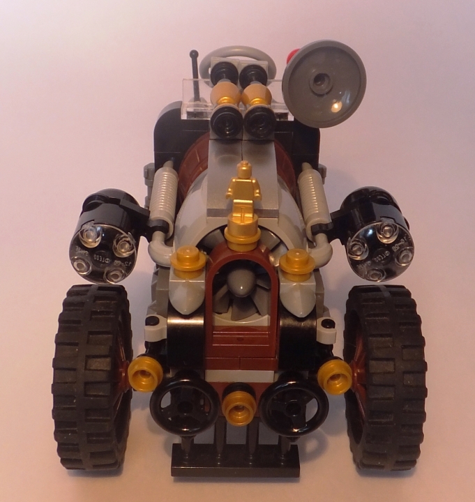 LEGO MOC - Steampunk Machine - rolls royce: Факт: Самой дорогой в мире зарегистрированной страховкой является страховка в Великобритании, в Айлингтоне, недалеко от Лондона и составила она 1500 долларов.