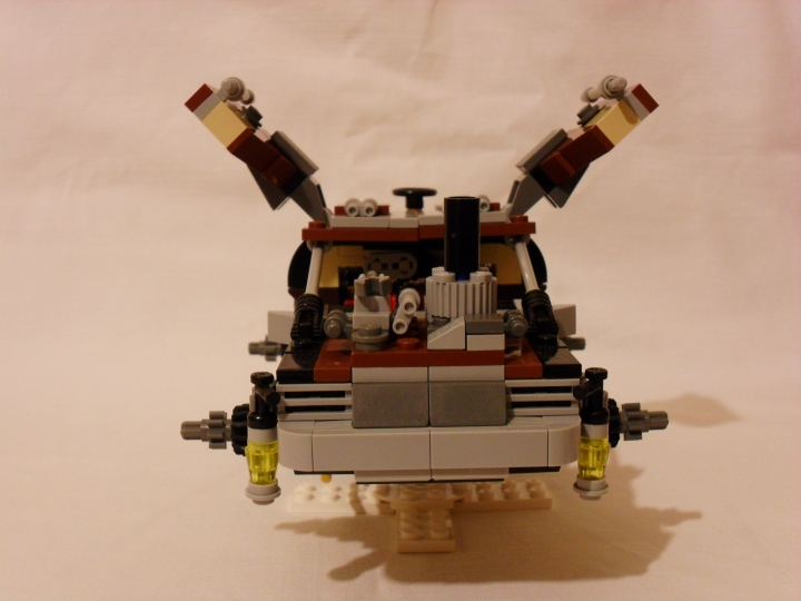 LEGO MOC - Steampunk Machine - DeLorean STEAM Machine: Спереди. Ну прямо бабочка какая-то!)