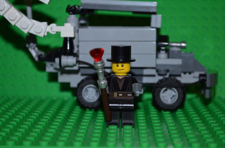 LEGO MOC - Steampunk Machine - 'Автомобиль 19 века ': Вот сам герой самоделки. Я зделал этого человека, как олигарха наверное!
