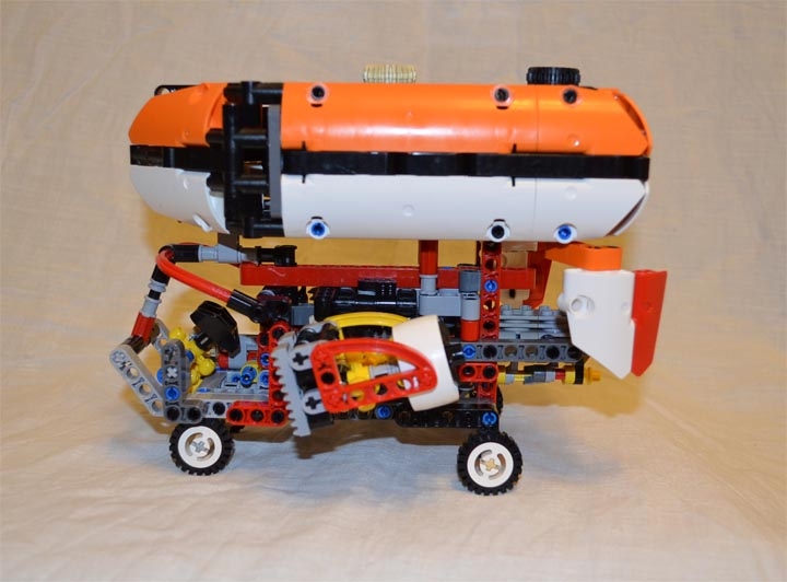 LEGO MOC - Mini-contest 'Zeppelin Battle' - 'Caracal' zeppelin