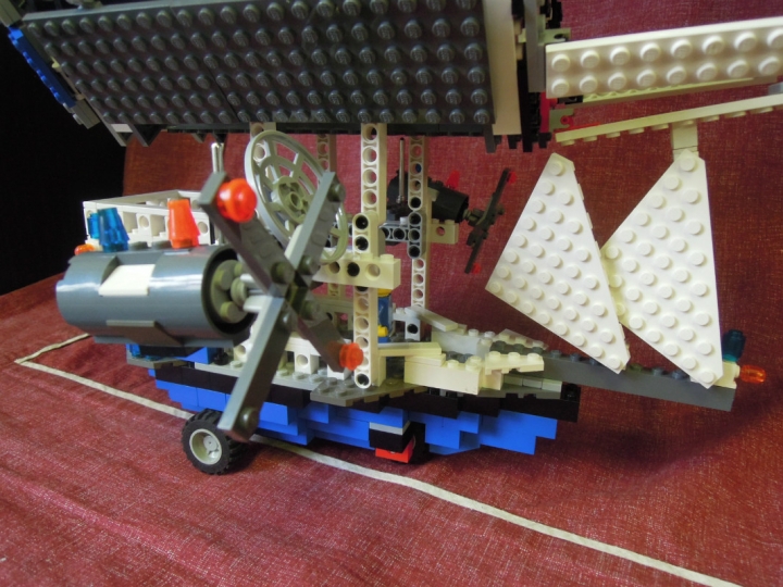 LEGO MOC - Mini-contest 'Zeppelin Battle' - Дирижаблекорабль для путешествий.: Он стилизован под парусник и имеет косые паруса спереди