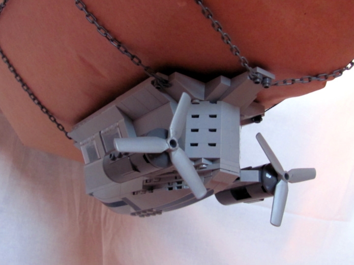 LEGO MOC - Mini-contest 'Zeppelin Battle' - Postman (Dirigible): Here are the tail & wings:<br />
