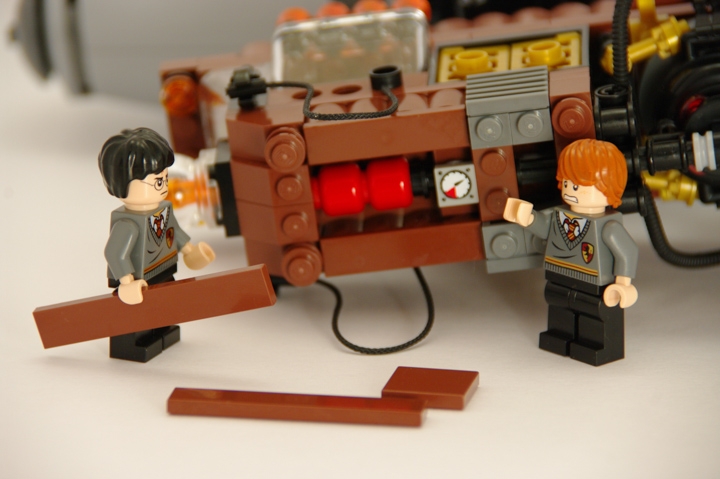 LEGO MOC - Mini-contest 'Zeppelin Battle' - Zeppelins in Hogwarts: 'Рон, куда ты смотрел: тут же давление на нуле!!'