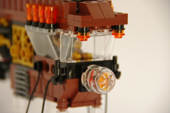 LEGO MOC - Mini-contest 'Zeppelin Battle' - Zeppelins in Hogwarts: Модель действующая, в смысле, летающая самостоятельно, а вот управление осуществляется через волшебный хрустальный шар.