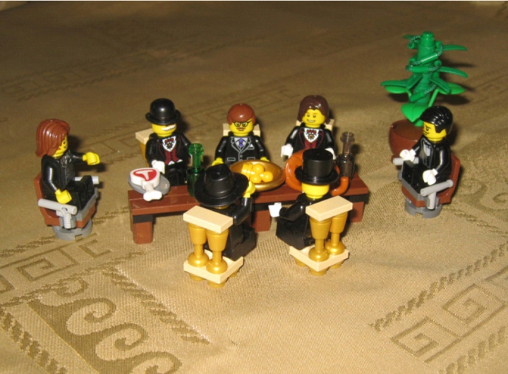 LEGO MOC - Mini-contest 'Zeppelin Battle' - Дирижабль «Дипломат»: 'О чём я там говорил? Ах да, мы как раз вводили новый визовый режим...'<br />
<br />
Мы оставим Вову и его 'друзей' в рубке, а сами посмотрим на балун...<br />
<br />
Никакой ткани! Только LEGO! Только хардкор!