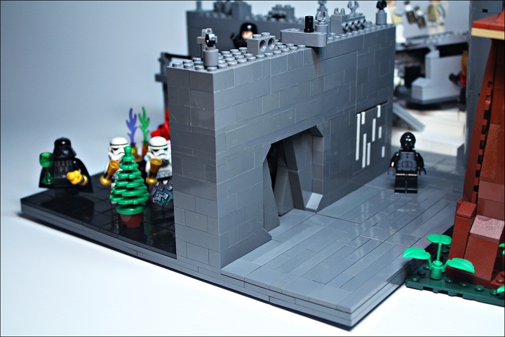 LEGO MOC - New Year's Brick 2014 - Встреча Нового года в далекой-далекой галактике...: На Звезде Смерти сплошная суматоха... Дройды рыщут в разные стороны по коридорам...