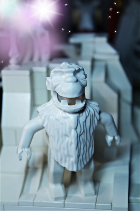 LEGO MOC - New Year's Brick 2014 - Встреча Нового года в далекой-далекой галактике...: Хо-хо! Это ж Вампа! И он тоже доволен праздником! 