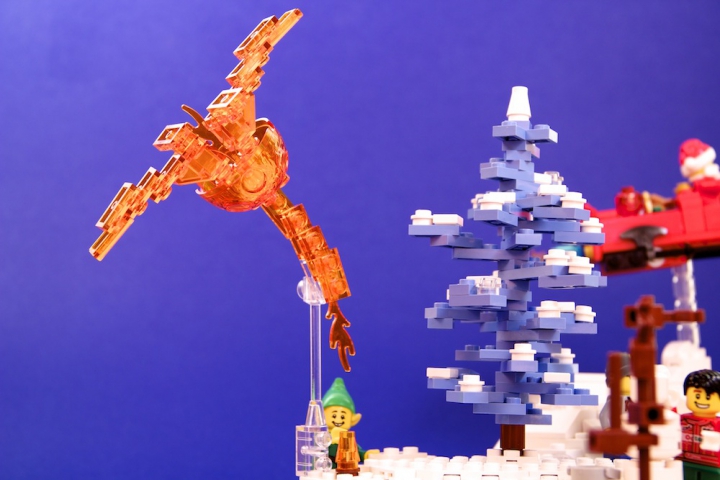 LEGO MOC - New Year's Brick 2014 - «Рождественский вечер»: Эльф на задании.
