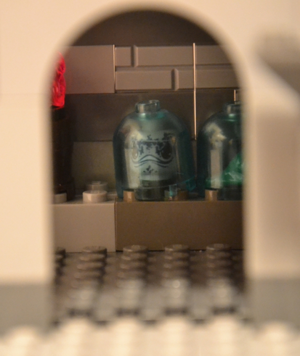 LEGO MOC - New Year's Brick 2014 - 'В глубине виллы 'Ночной кошмар'...: Далее по коридору размещалась Кунсткамера со всевозможными существами, находящимися в глубоком оцепенении.
