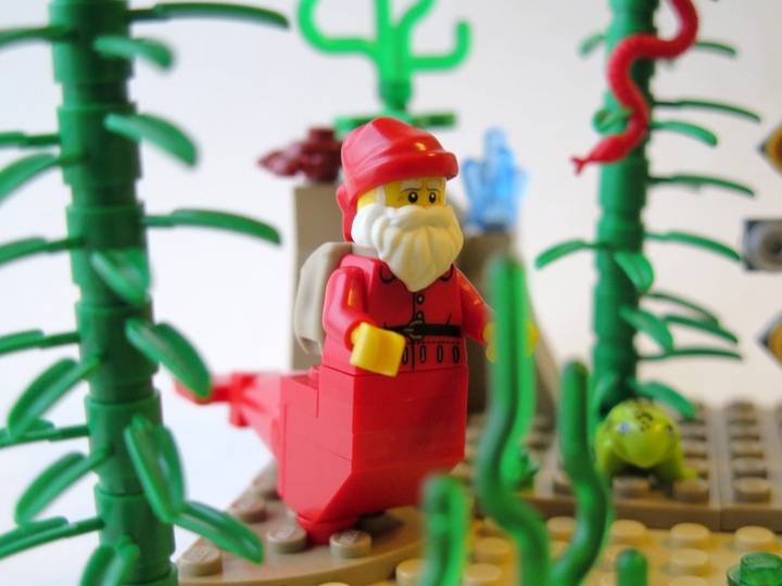 LEGO MOC - New Year's Brick 2014 - Underwater New Year: И уже подплывает дед Холодец