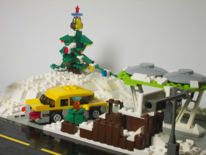 LEGO MOC - New Year's Brick 2014 - Развоз подарков: движение на бензоколонке: Особенно удачный кадр. Не находите? Как в фильмах.