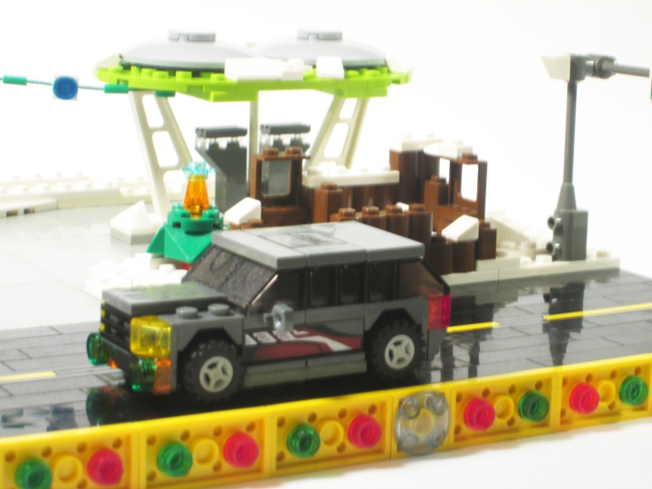 LEGO MOC - New Year's Brick 2014 - Развоз подарков: движение на бензоколонке: Счастливого пути!