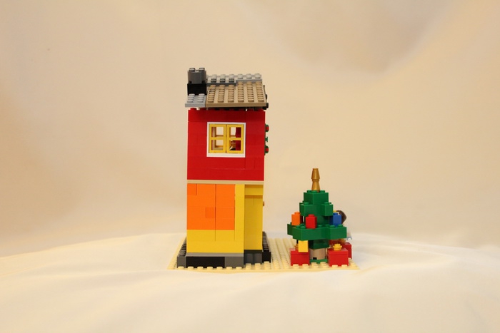 LEGO MOC - New Year's Brick 2014 - Новогодняя кондитерская лавка: вид сбоку