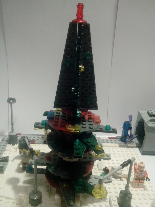 LEGO MOC - New Year's Brick 2014 - Новый Год, не только есть на нашей планете...: Ёлка с разных ракурсов