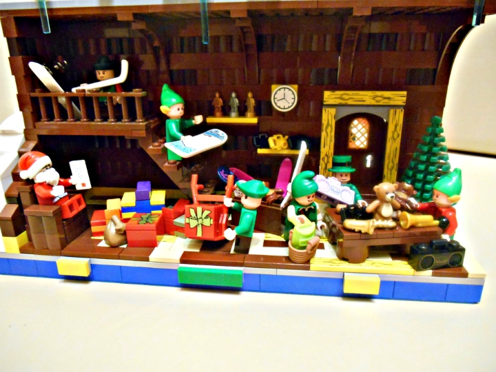 LEGO MOC - New Year's Brick 2014 - С упер кл АНТА - новогодний герой): работа кипит!!!
