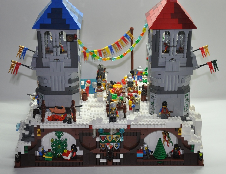 LEGO MOC - New Year's Brick 2014 - Christmas Tree Festival: Две башни-близнецы, именно тут решили пировать рыцари.