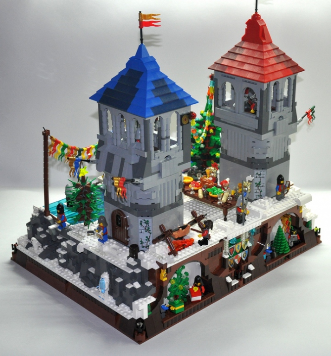 LEGO MOC - New Year's Brick 2014 - Christmas Tree Festival: Башни расположены на каменистых склонах, вокруг много охраны, ведь пируют такие знатные гости!