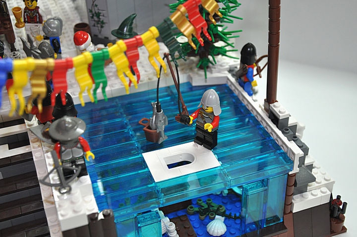 LEGO MOC - New Year's Brick 2014 - Christmas Tree Festival: А вот и сам солдат-рыбак, вытянул из воды отличную рыбину!