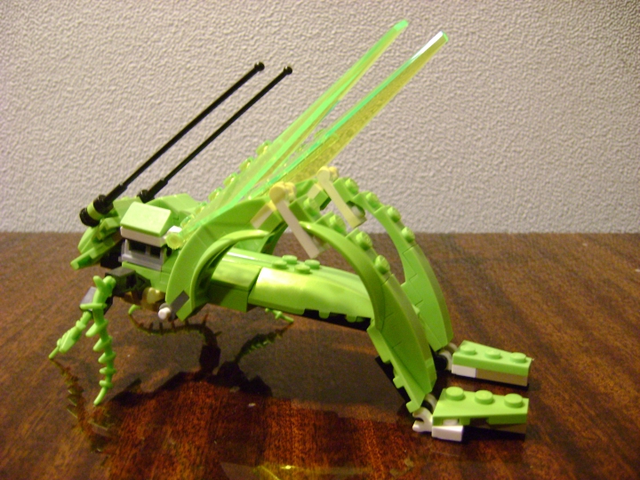 LEGO MOC - 16x16: Animals - Grasshopper: вид 3/4 сзади