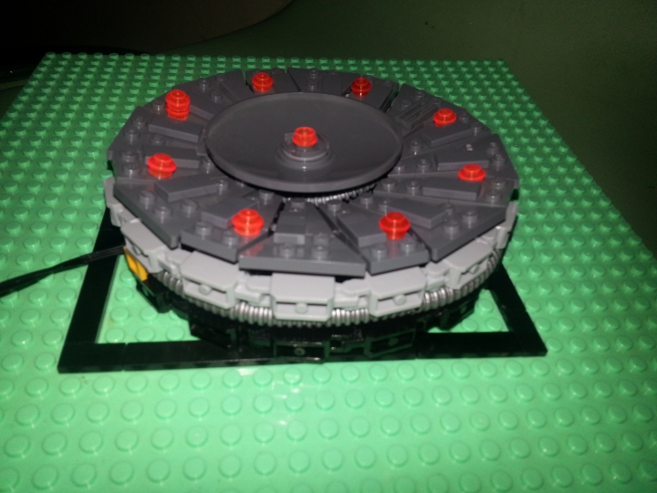 LEGO MOC - 16x16: Technics - ГОЛОГРАММА: Этот проводок - свидетель того, что она горит.