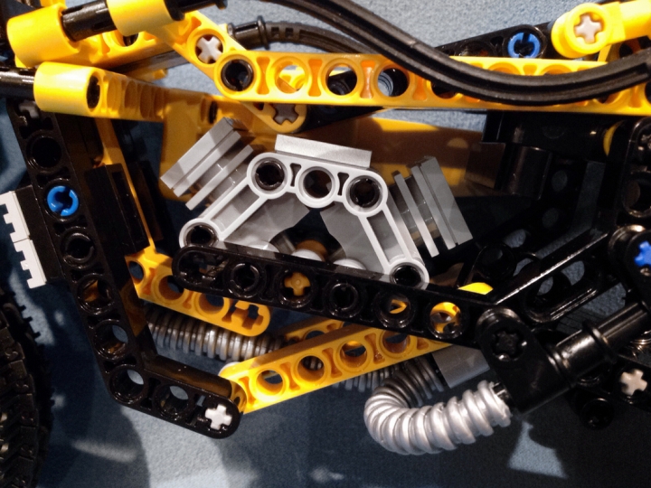 LEGO MOC - Mini-contest 'Lego Technic Motorcycles' - Exceeder: ...сняв которую, можно увидеть двигатель V2.<br />
<br />
Спасибо за просмотр!