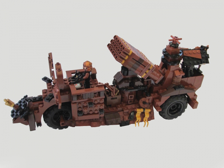 LEGO MOC - Mini-contest 'Lego Technic Motorcycles' - Паровой тяжелый военный мотоцикл 'Пурга': На носу кристалл, нечто вроде логотипа)
