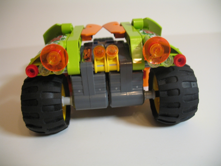 LEGO MOC - Technic-contest 'Car' - Багги краулер: Сдвоенный турбодвигатель позволяет увеличить скорость и мощность багги в сравнении с другими аналогами.