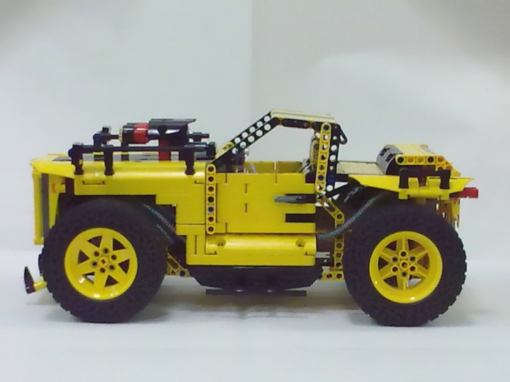 LEGO MOC - Technic-contest 'Car' - Родстер 'Хищник': Гордый античный профиль позволяет хорошо разглядеть мощные пороги и слегка наклоненную назад крышу.