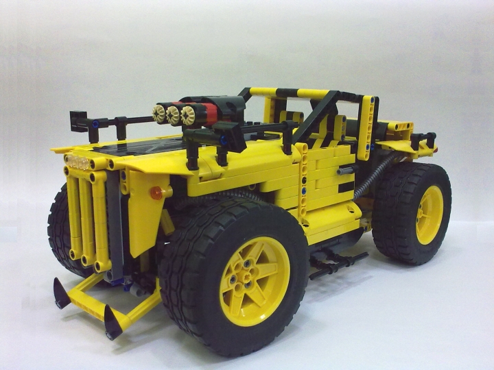 LEGO MOC - Technic-contest 'Car' - Родстер 'Хищник': До предела заниженный дорожный просвет и выступающая вперёд 'челюсть' позволяют кататься исключительно по ровным дорогам, как и подобает настоящему родстеру.
