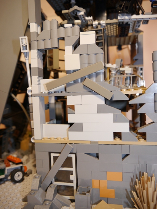 LEGO MOC - New Year's Brick 3015 - Новогодняя ночь 3015: Задняя стена дома вот-вот рухнет...