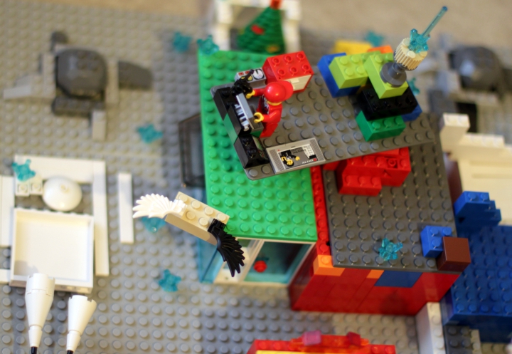 LEGO MOC - New Year's Brick 3015 - Новый год на Меркурии.: 1 летающий подарок.