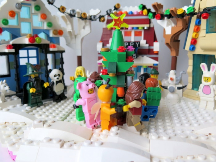 LEGO MOC - New Year's Brick 3015 - В кругу друзей: И водят вокруг хоровод!