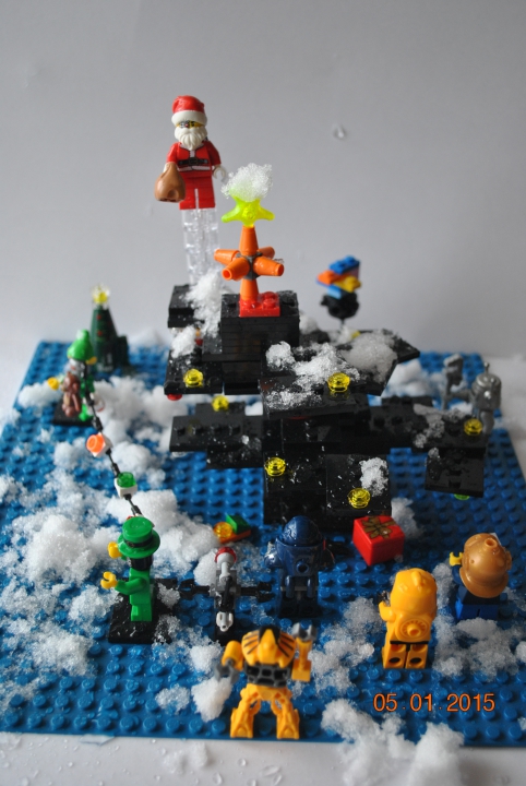 LEGO MOC - New Year's Brick 3015 - Киборги и Новый год: ... И вдруг выпал самый настоящий снег. Все очень обрадовались, потому что снега не было целую 1000 лет...