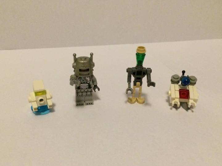 LEGO MOC - New Year's Brick 3015 - Отдел получения писем с других планет: Роботы Санта Клауса.