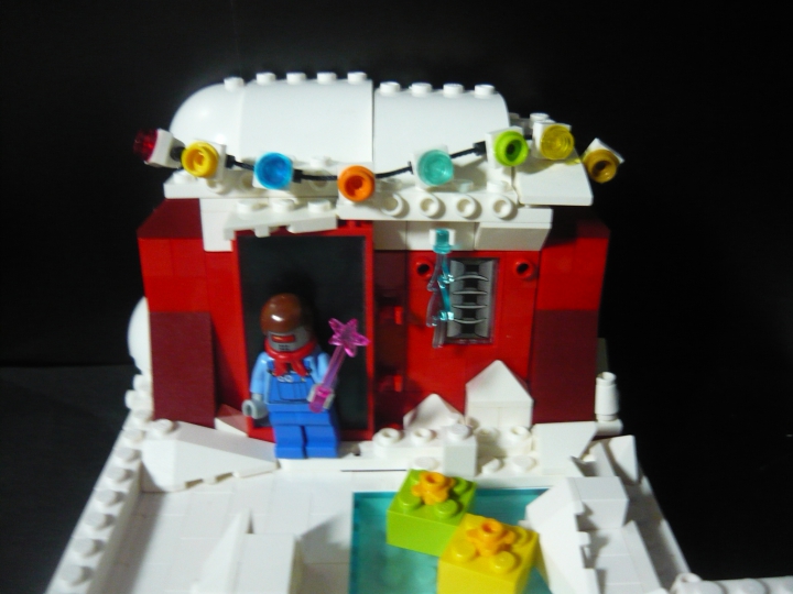 LEGO MOC - New Year's Brick 3015 - Новый 3015 Год: встречаем вместе!: Общий вид самого домика, без елок и саней.