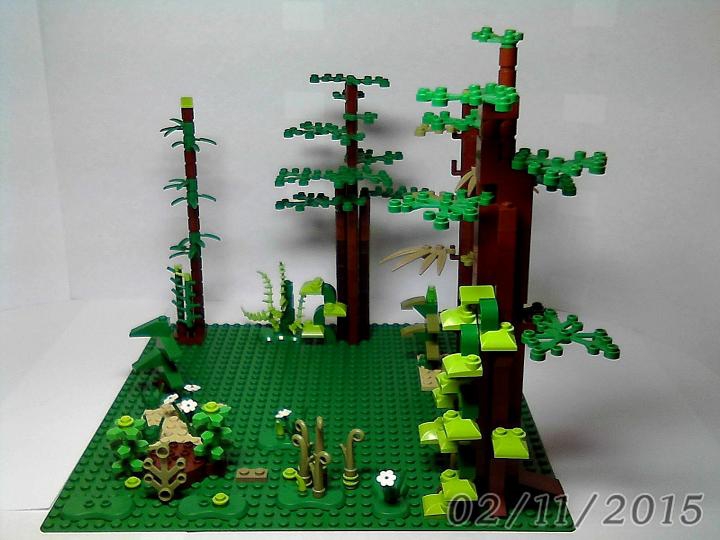 LEGO MOC - Jurassic World - Трагическая былина о зауроподе: Хвощи и папоротники уступают место под солнцем голосеменным. На опушках расцветают соцветия, а лианы робко карабкаются по спинам своих могучих собратьев.