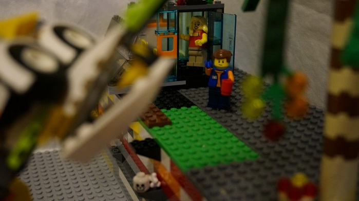LEGO MOC - Jurassic World - Путешественники во времени: Наши герои осмелели и решили познакомиться поближе