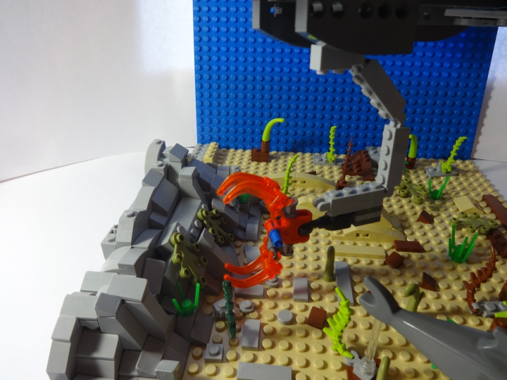 LEGO MOC - Submersibles -  Глубоководный исследовательский батискаф:  С низу вылазит механическая рука готовая разрушить скалу.  
